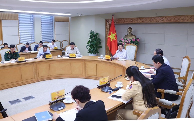Phó Thủ tướng Trần Hồng Hà chủ trì cuộc họp về lộ trình áp dụng quy chuẩn kỹ thuật quốc gia đối với khí thải xe ô tô