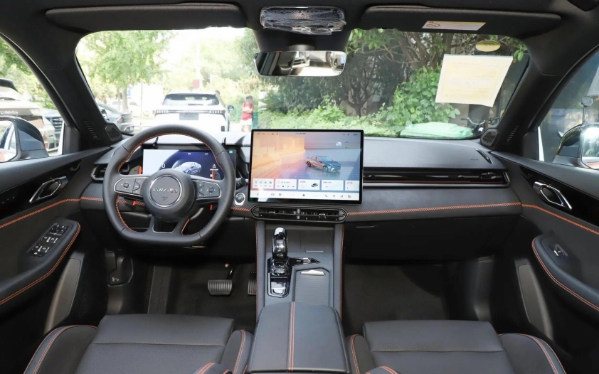 Lynk & Co 03 nội thất Nội thất hiện đại và tiện nghi của Lynk & Co 03