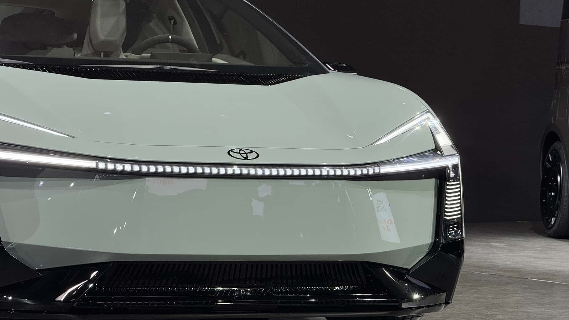 Hình ảnh concept Toyota Corolla Altis tại Nhật Concept thiết kế tương lai Toyota Corolla Altis
