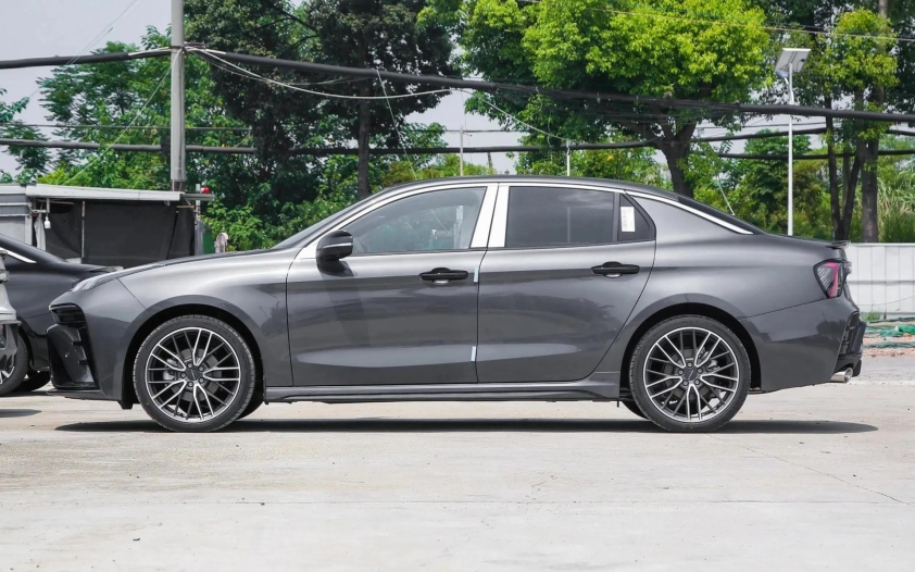 Lynk & Co 03 vận hành Động cơ và an toàn của Lynk & Co 03 bản thường