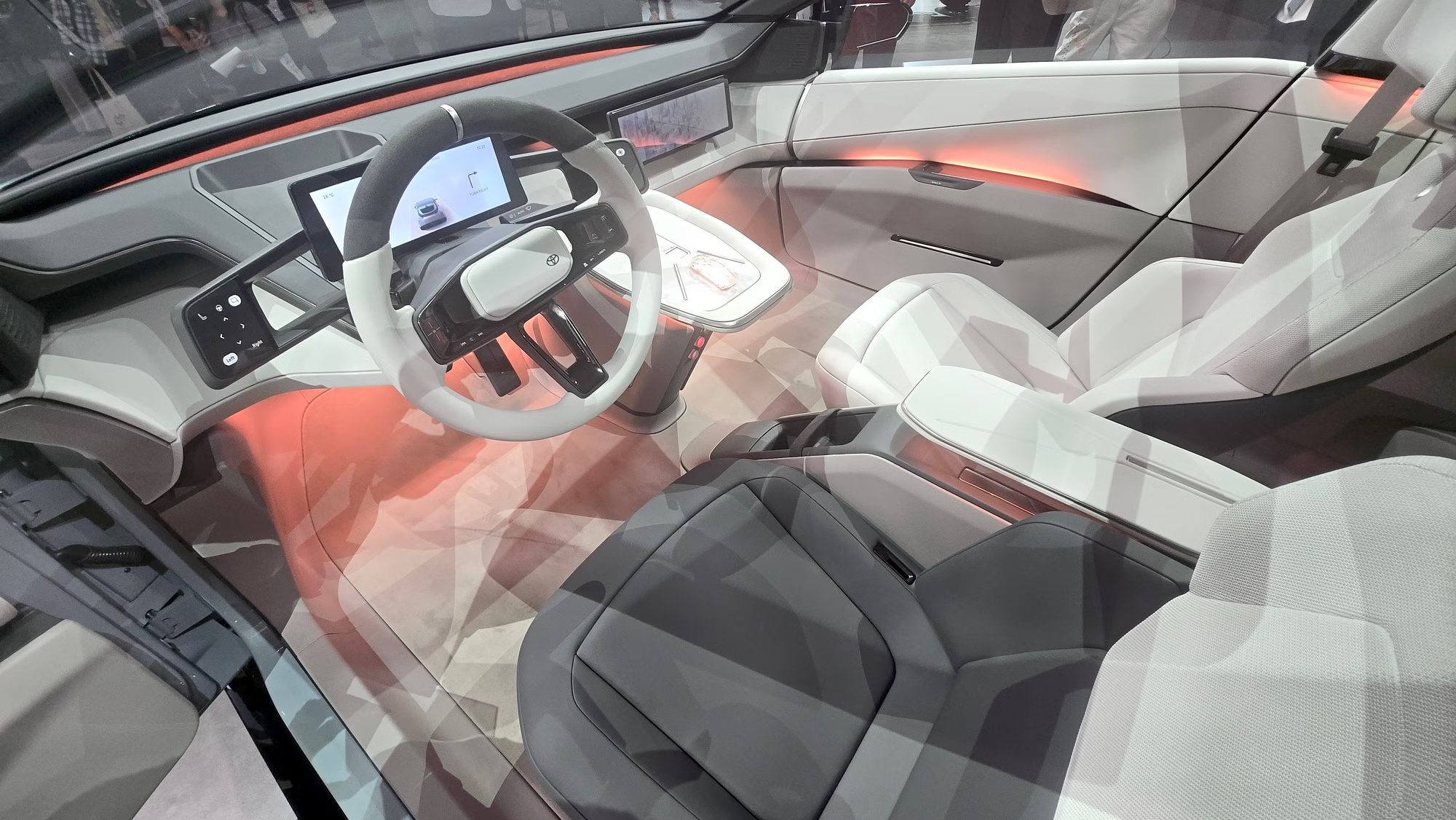 Hình ảnh concept Toyota Corolla Altis tại Nhật Concept thiết kế tương lai Toyota Corolla Altis