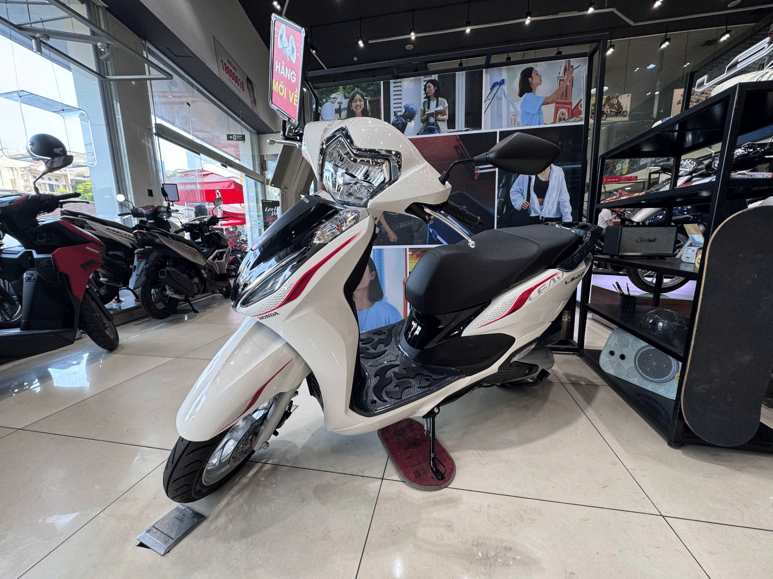 Cửa hàng xe máy ở khu vực vòng xoay Hàng Xanh (TP HCM) chỉ còn duy nhất chiếc xe Lead đời 2026