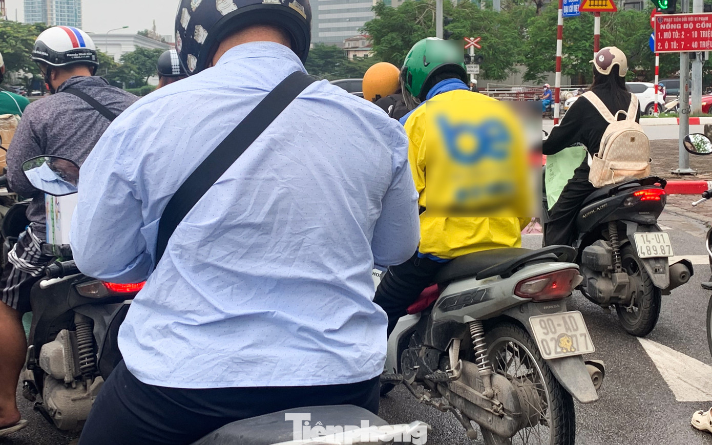 Dán hình hoạt hình che biển số