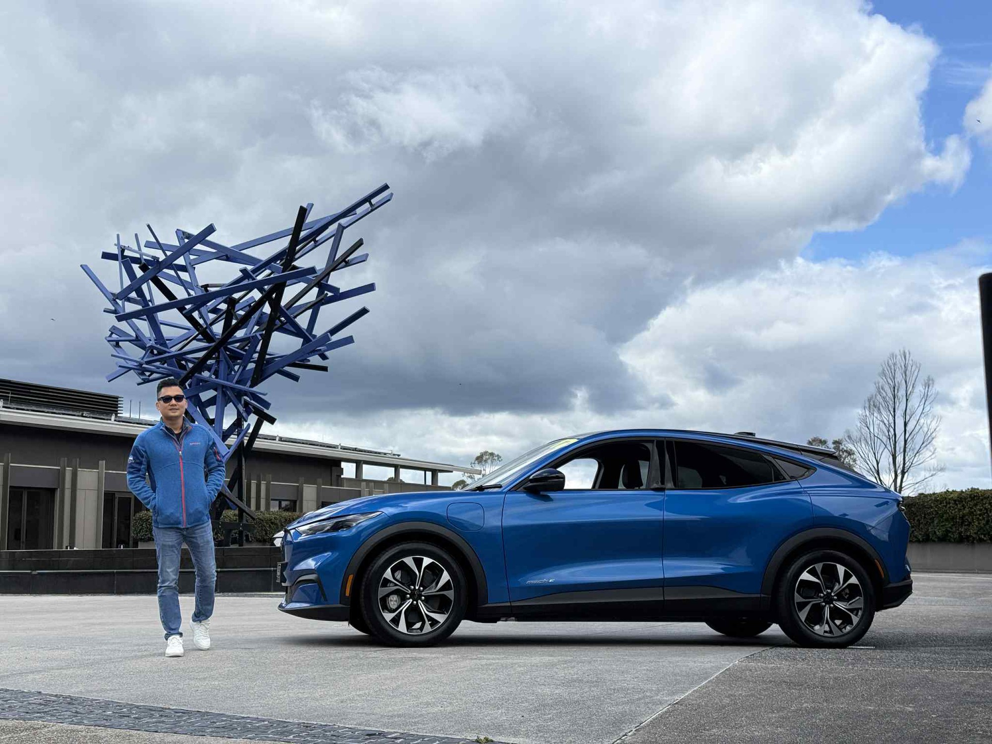 Ford Mustang Mach-E trải nghiệm thực tế Cảm nhận cầm lái mạnh mẽ của Ford Mustang Mach-E