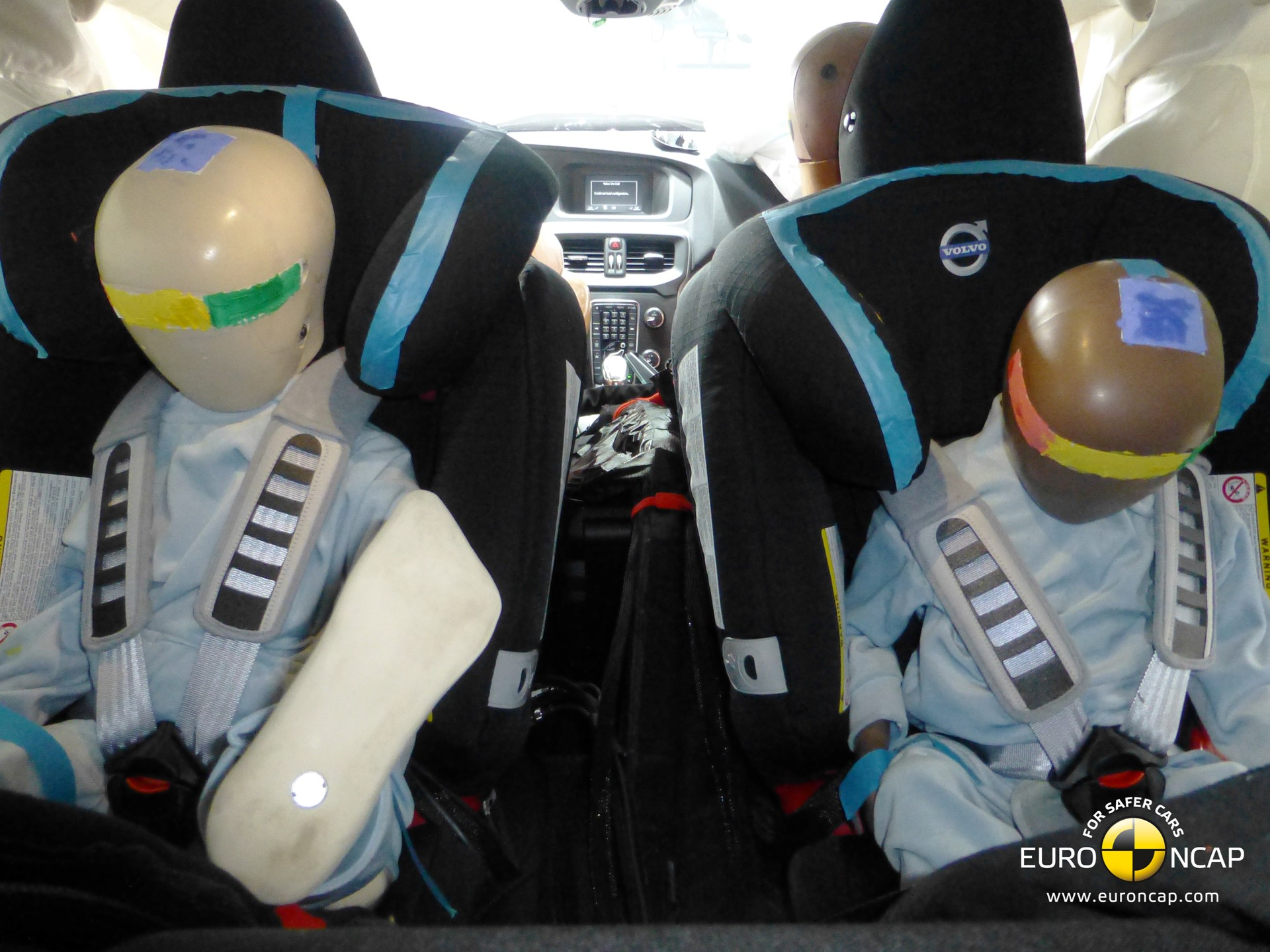 Chưa tới 500 triệu đã mua được 'vua xe 7 chỗ'- Ảnh 4. Quy định mới về ghế an toàn cho trẻ em trên ô tô