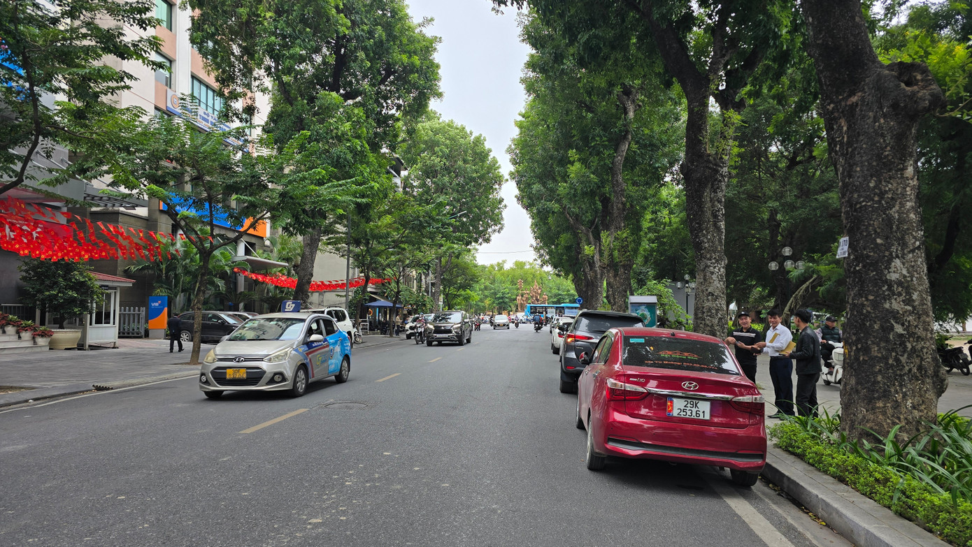 Nhiều người lo ngại bị phạt nguội trong khi thiếu điểm đỗ xe.