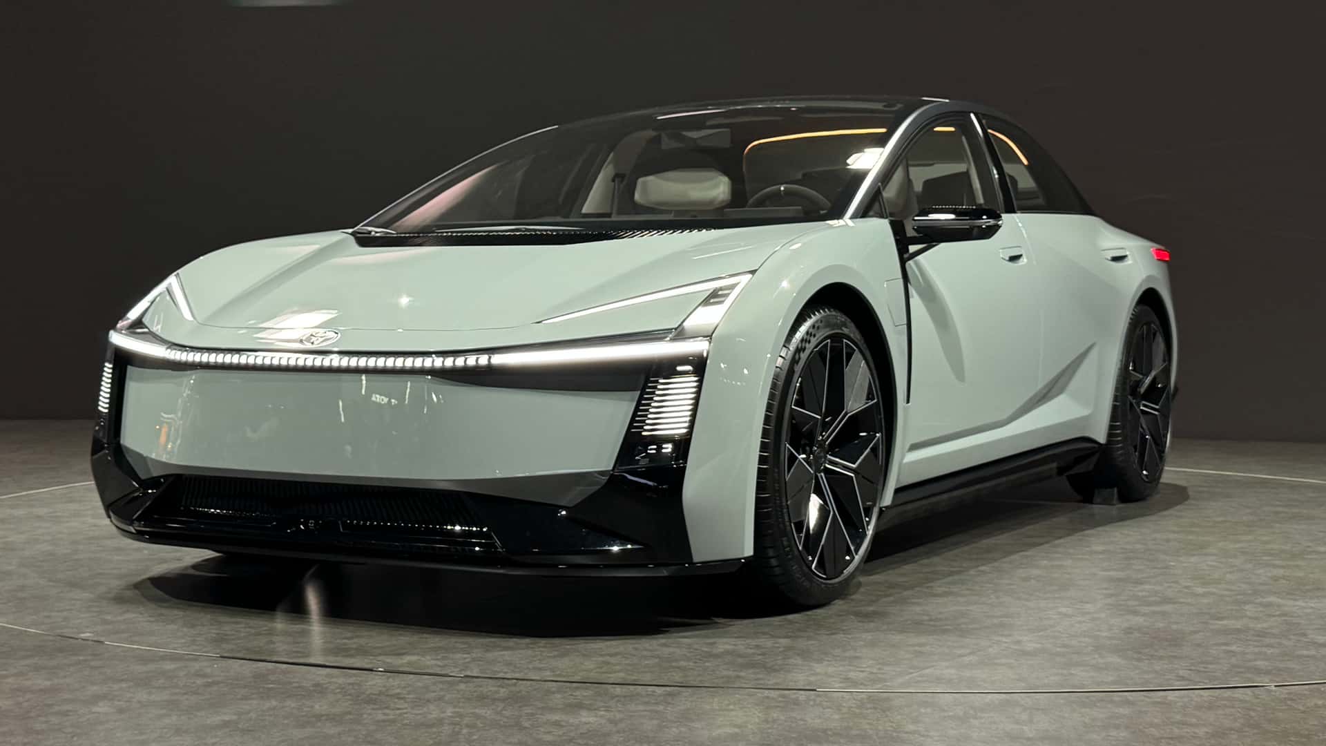 Hình ảnh concept Toyota Corolla Altis tại Nhật Concept thiết kế tương lai Toyota Corolla Altis