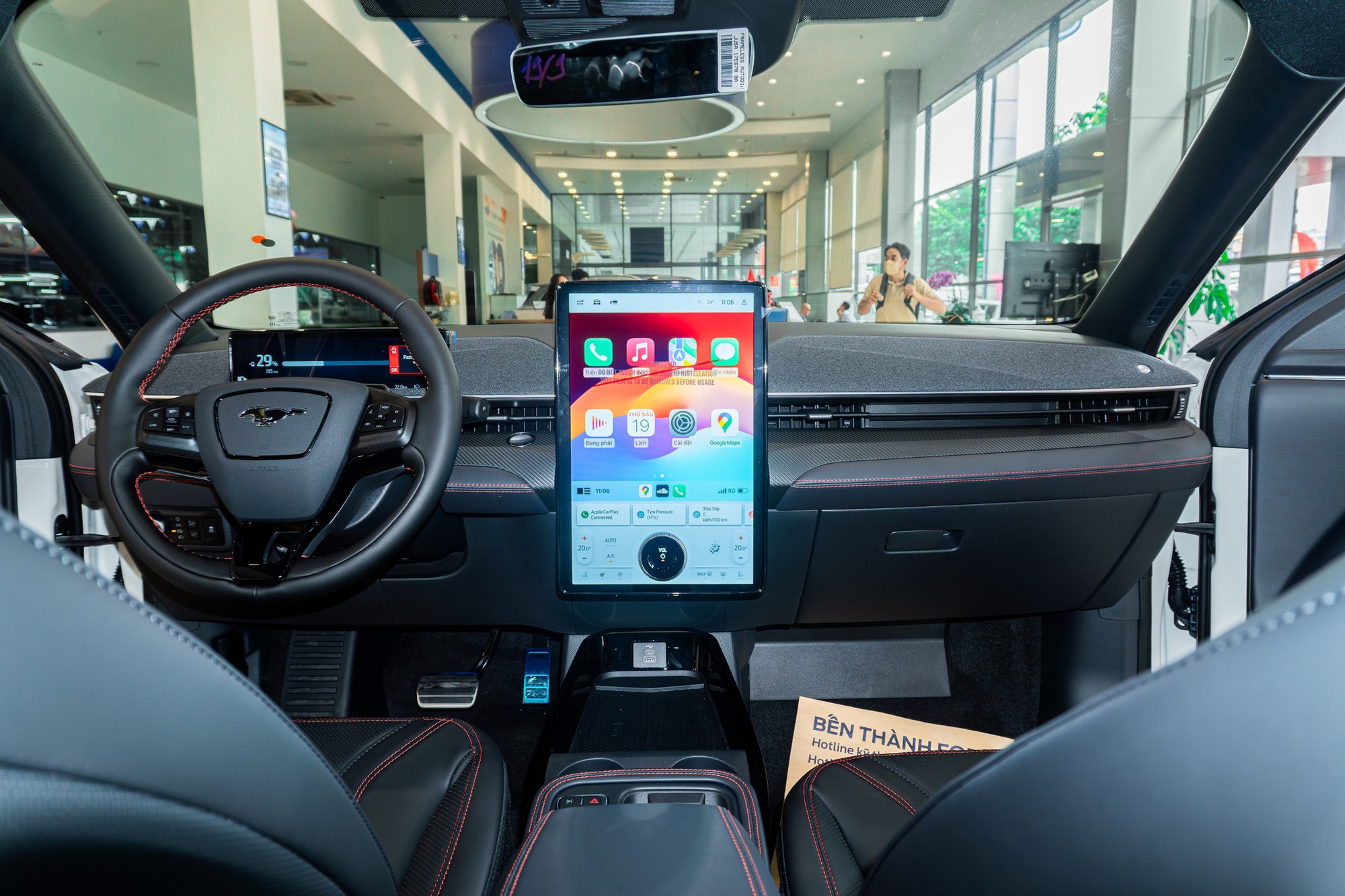Nội thất Ford Mustang Mach-E tại Việt Nam Không gian nội thất rộng rãi, sang trọng