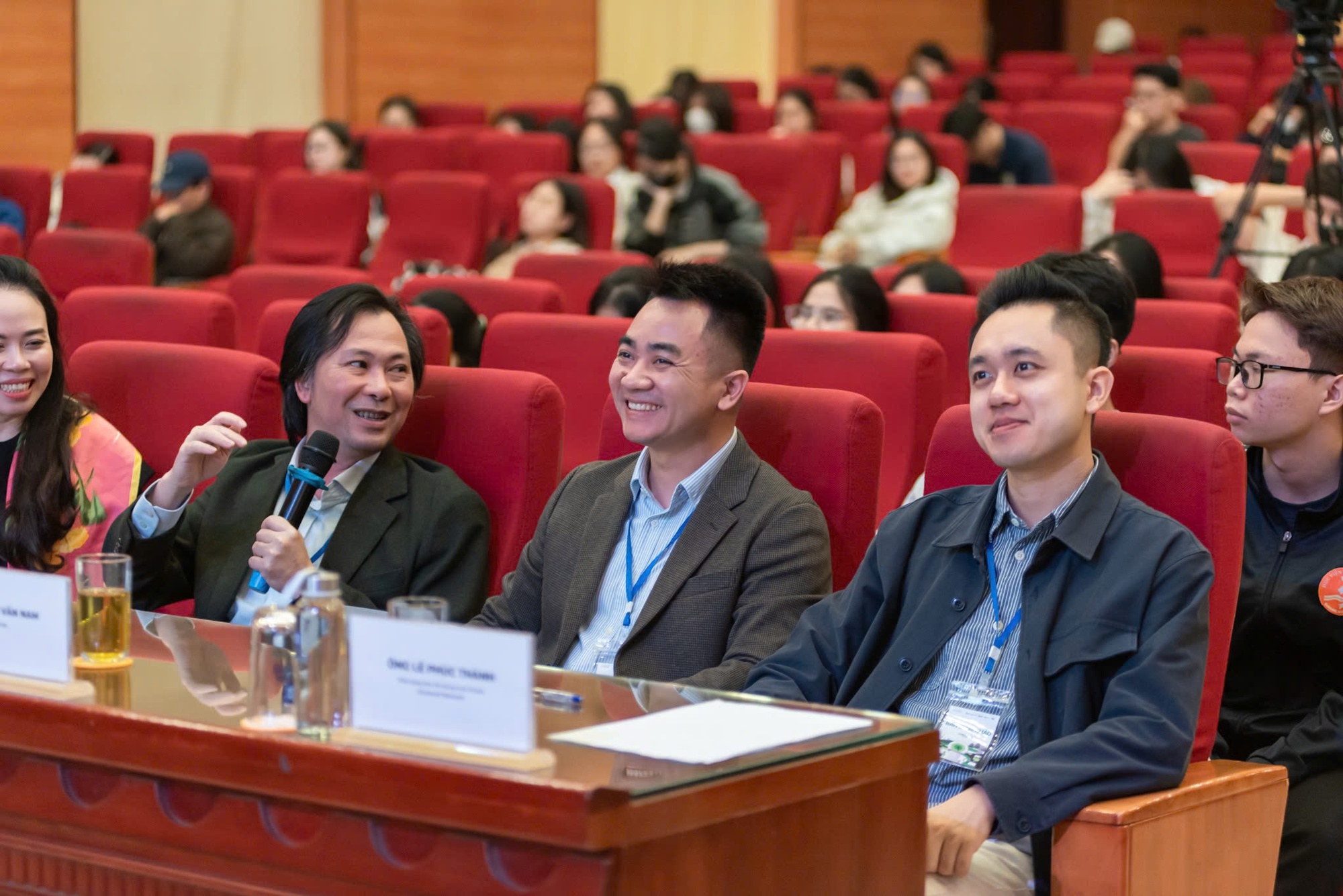 Ban giám khảo Green Voices tại Học viện Ngân hàng Ban giám khảo cuộc thi Green Voices