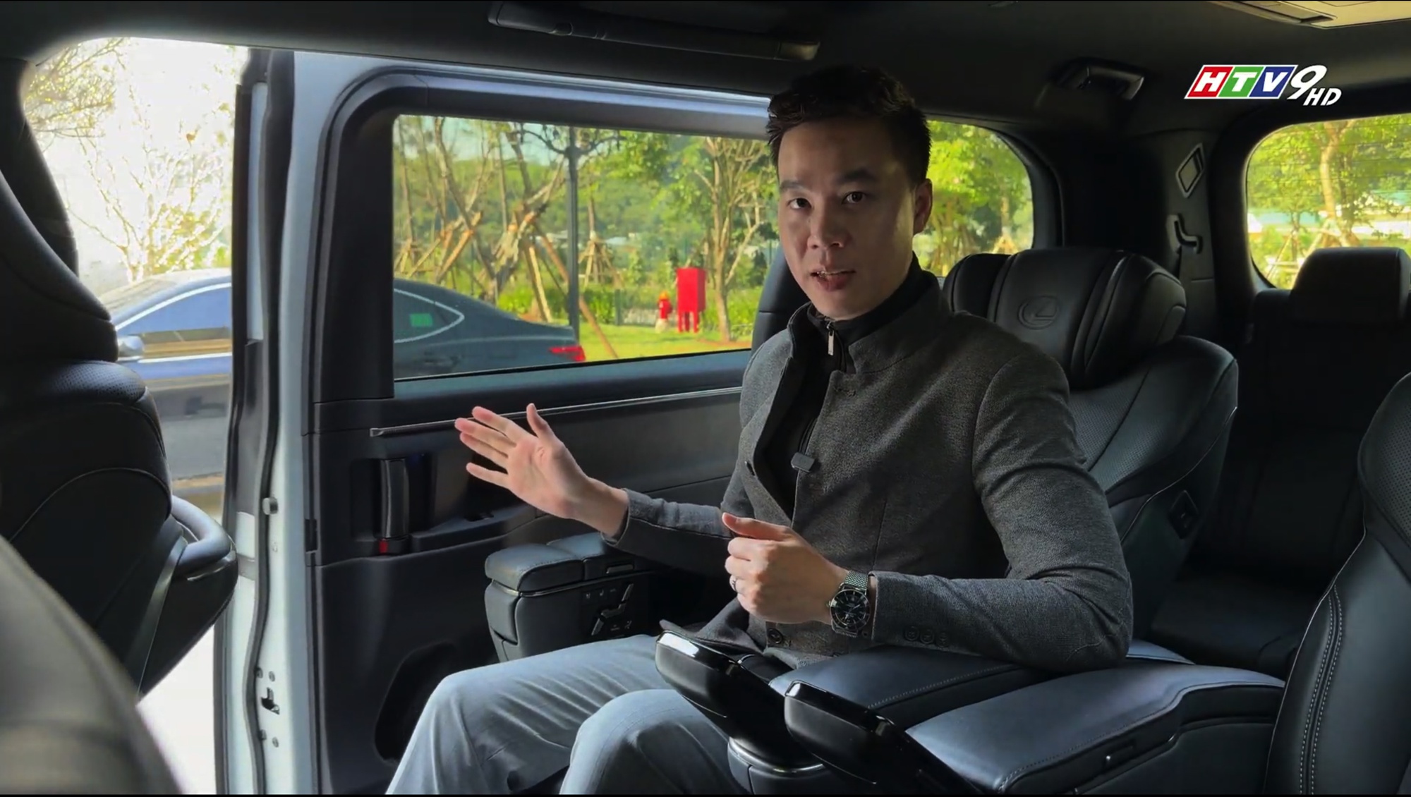 Ghế ông chủ bên phụ hàng ghế thứ 2 Lexus LM 500h