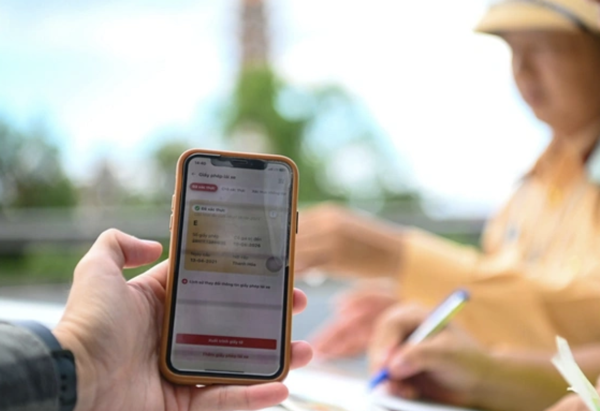 Hơn 830 giấy phép lái xe bị trừ hết sạch điểm trong năm 2025- Ảnh 1. Thống kê số lượng giấy phép lái xe bị trừ hết điểm