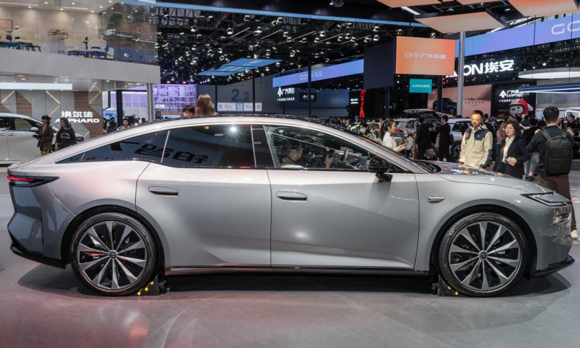 Phần đuôi Toyota bZ7