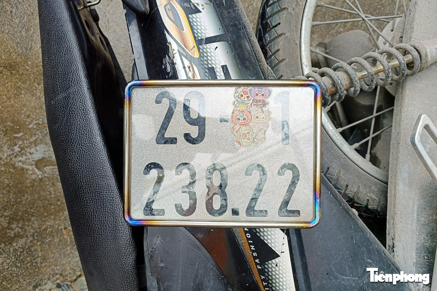 CSGT phát hiện biển số trong cốp xe Biển số được phát hiện trong cốp xe của học sinh