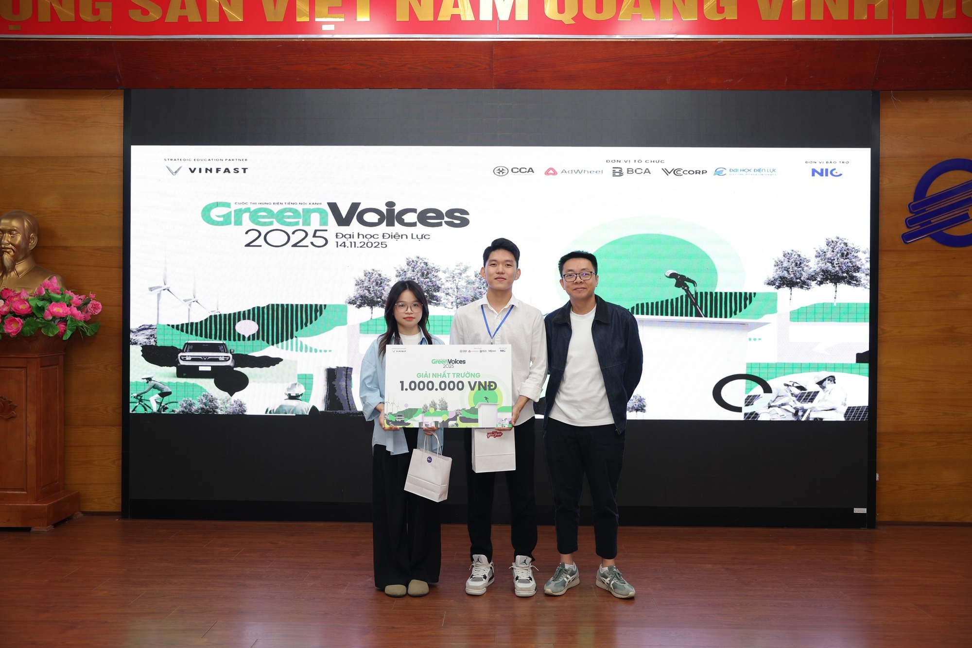Á quân cuộc thi Green Voices 2025 Á quân cuộc thi hùng biện xe điện