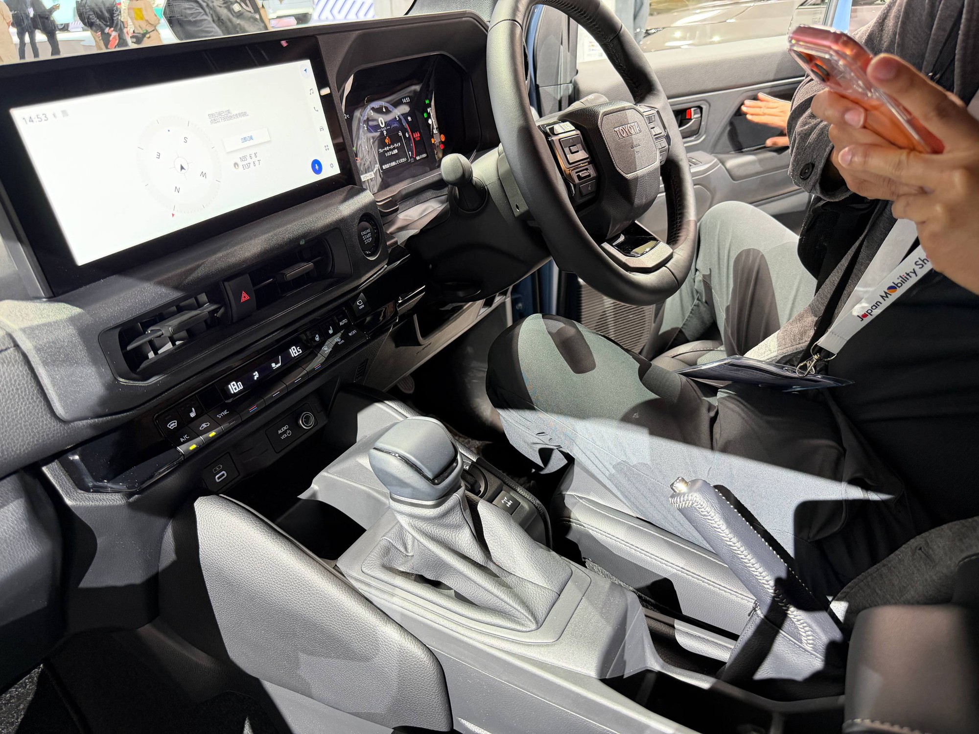 Toyota Land Cruiser FJ chốt bán tại Việt Nam: Có thể về nước ngay năm sau ‘lấp khoảng trống’ giữa Fortuner và Prado- Ảnh 3. Nội thất Land Cruiser FJ