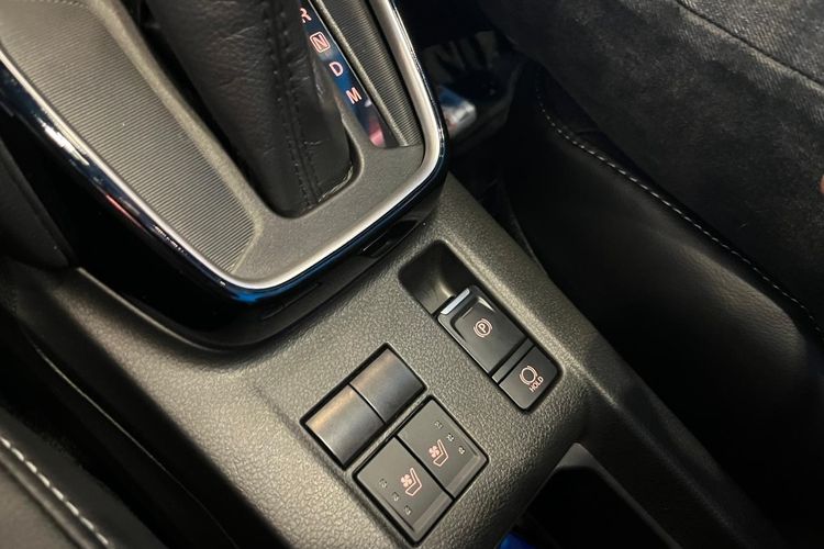 Phanh điện tử và Auto Hold tiện lợi