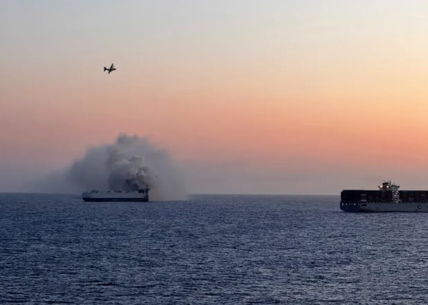 Vì sao lại có hơn 3.000 ô tô Trung Quốc dưới đáy biển?- Ảnh 1. Ảnh minh họa sự cố tàu Morning Midas