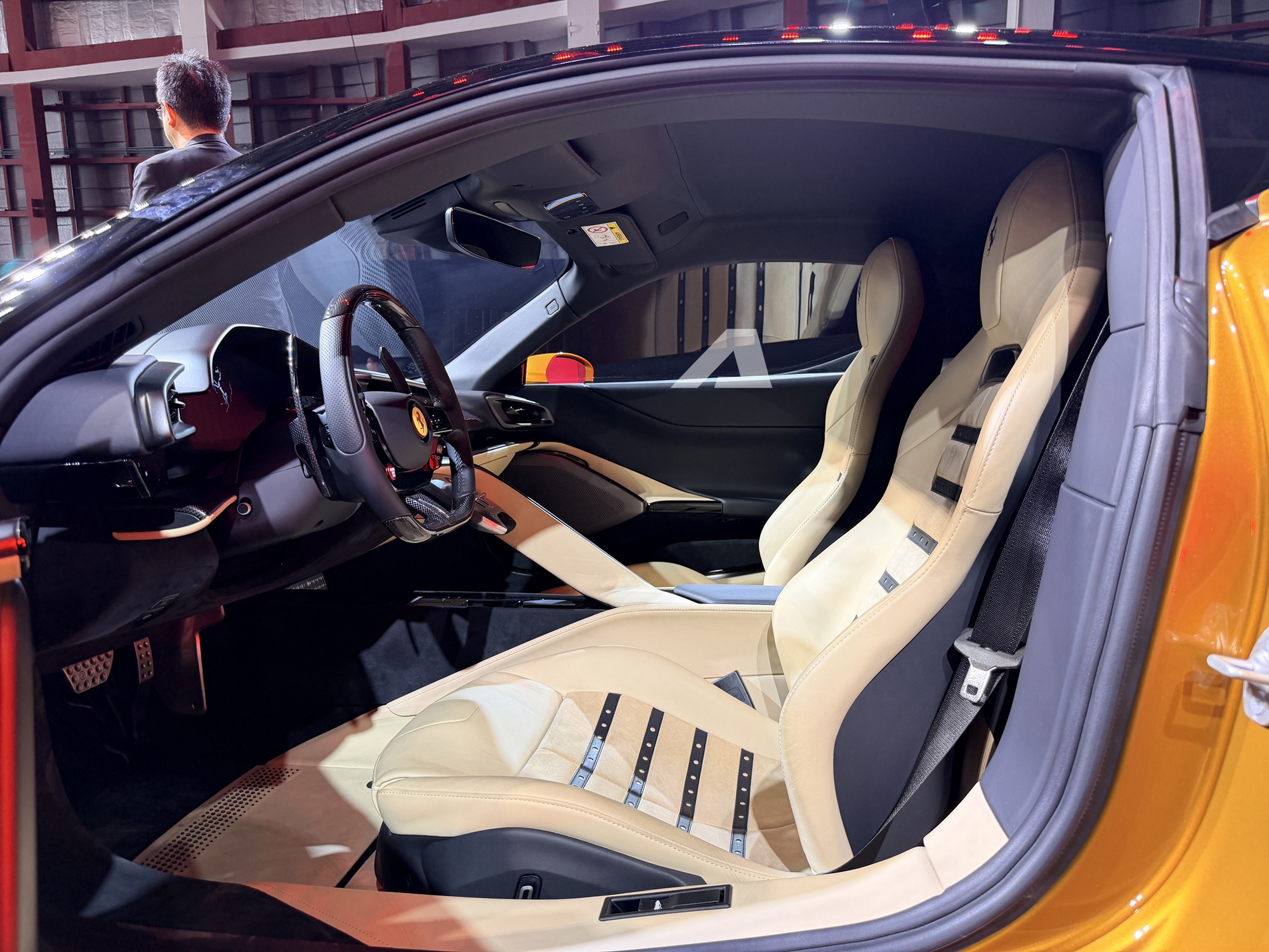 Cần số thiết kế hoài cổ trên Ferrari 849 Testarossa Cần số lấy cảm hứng từ các mẫu xe số sàn trước đây