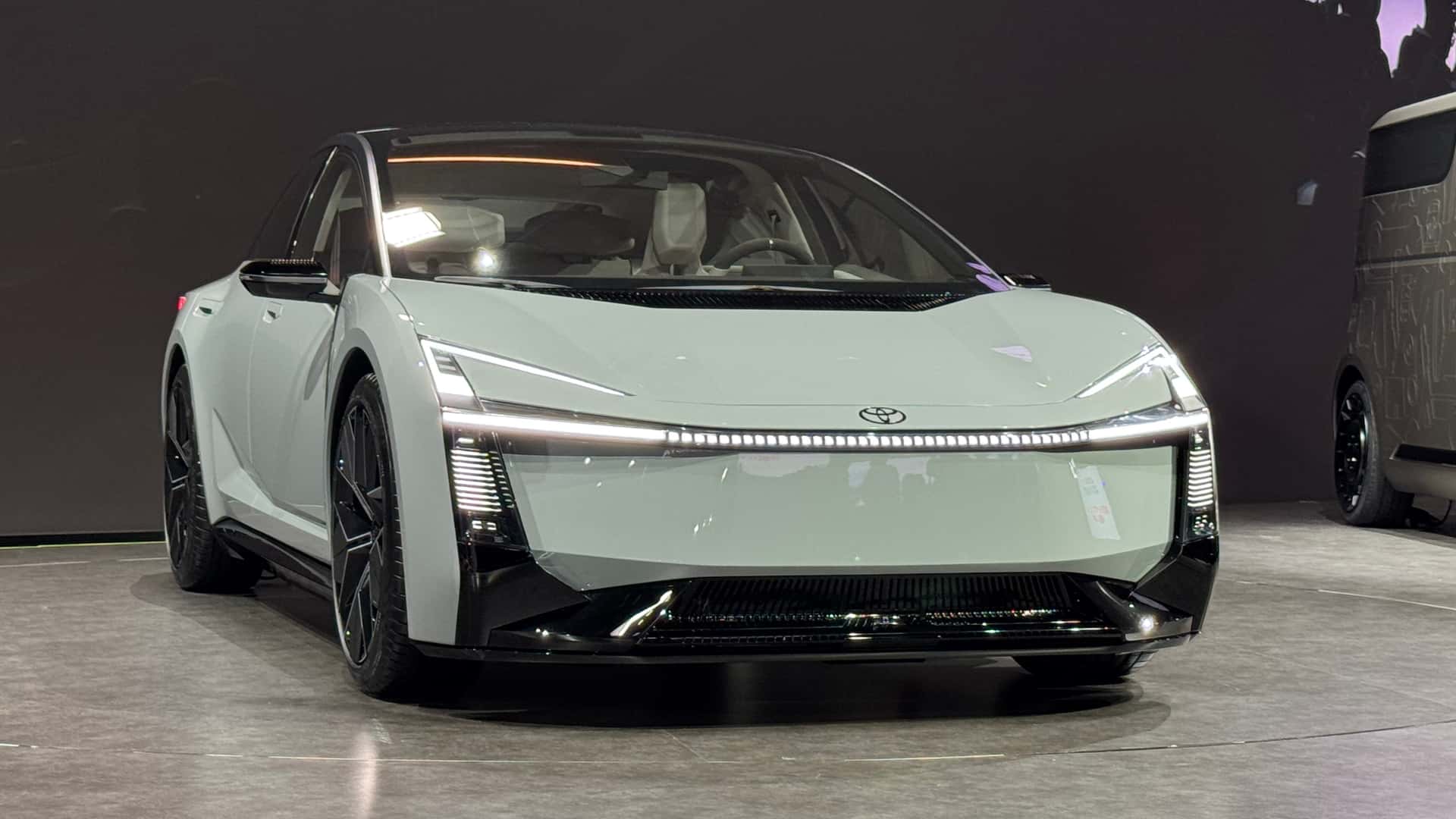 Hình ảnh concept Toyota Corolla Altis tại Nhật Concept thiết kế tương lai Toyota Corolla Altis