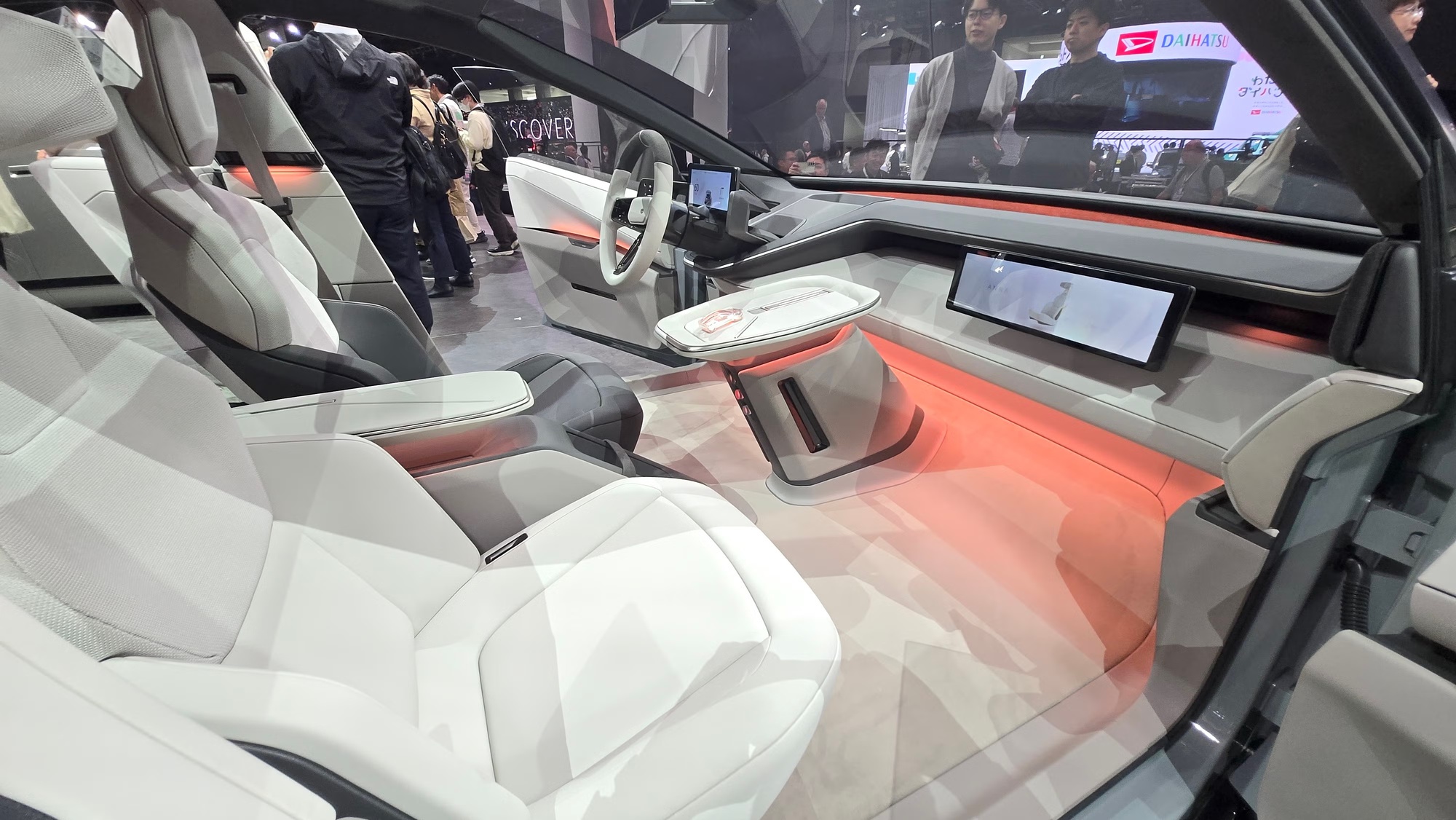 Hình ảnh concept Toyota Corolla Altis tại Nhật Concept thiết kế tương lai Toyota Corolla Altis