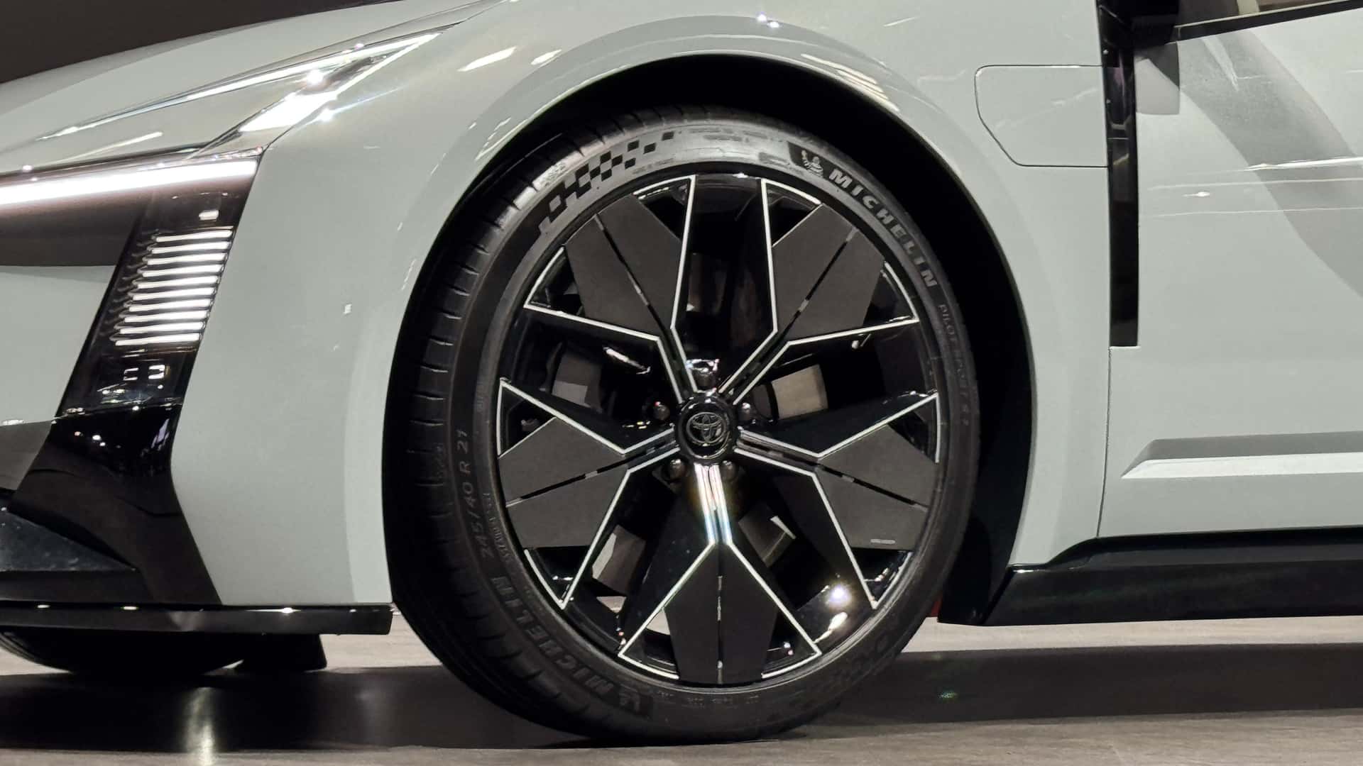 Hình ảnh concept Toyota Corolla Altis tại Nhật Concept thiết kế tương lai Toyota Corolla Altis