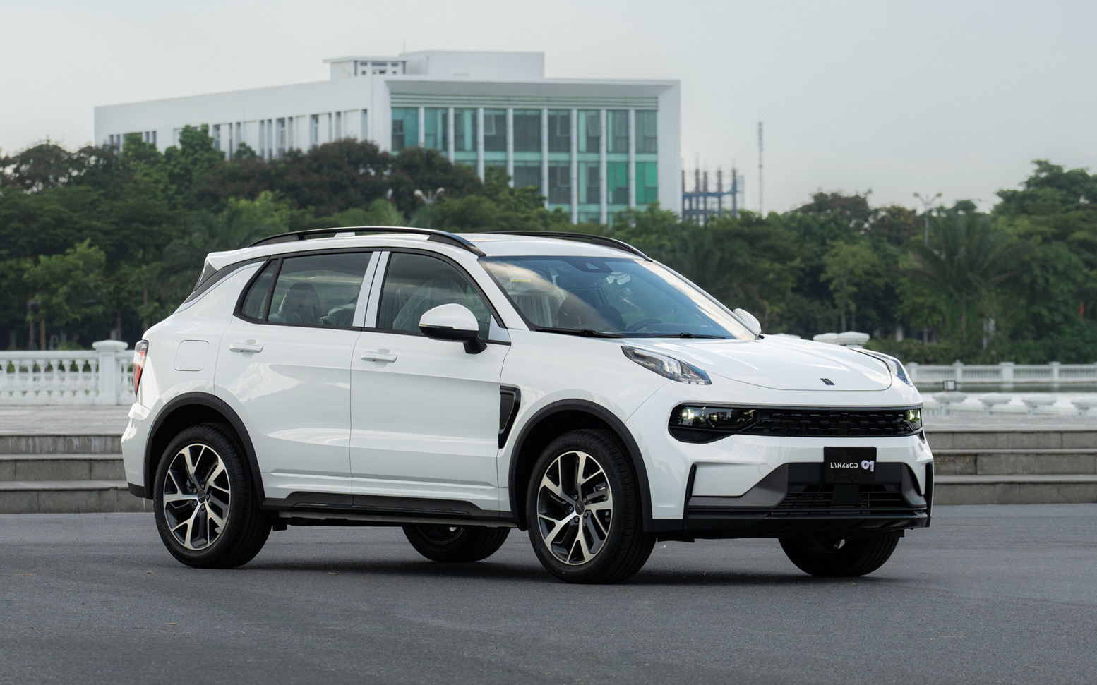 Lynk & Co 01 Hyper tiêu chuẩn Phiên bản Lynk & Co 01 Hyper giá rẻ hơn Hyper Pro