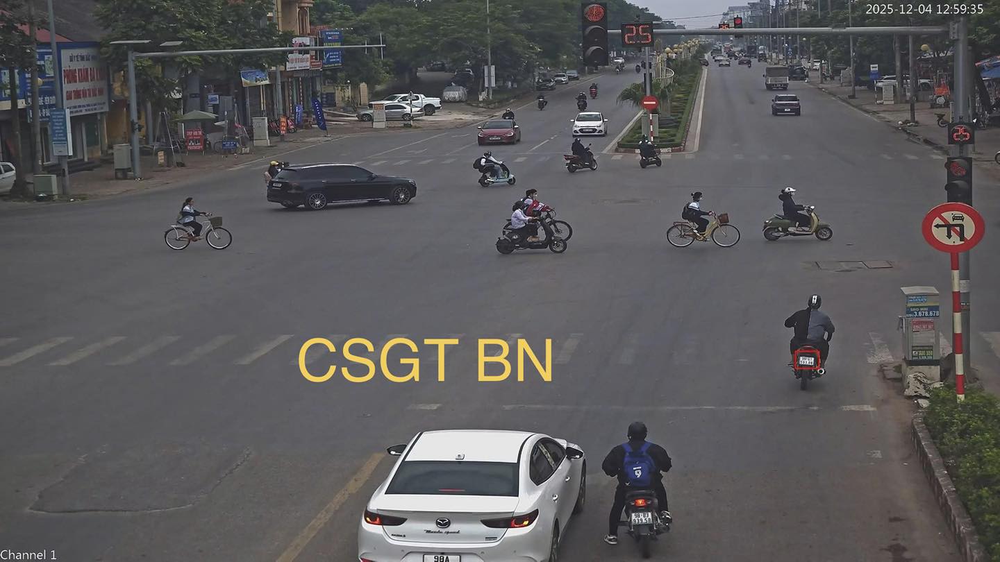 Xe máy vượt đèn đỏ Xe máy vượt đèn đỏ tại Bắc Ninh